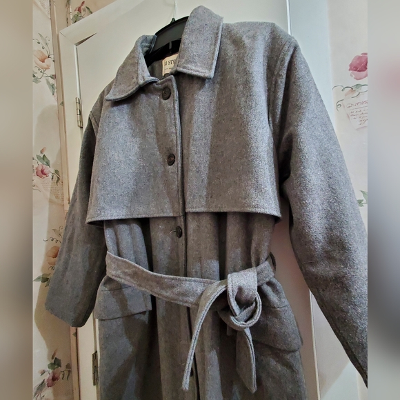 Winter coat with down interlayer - Picture 2 of 13